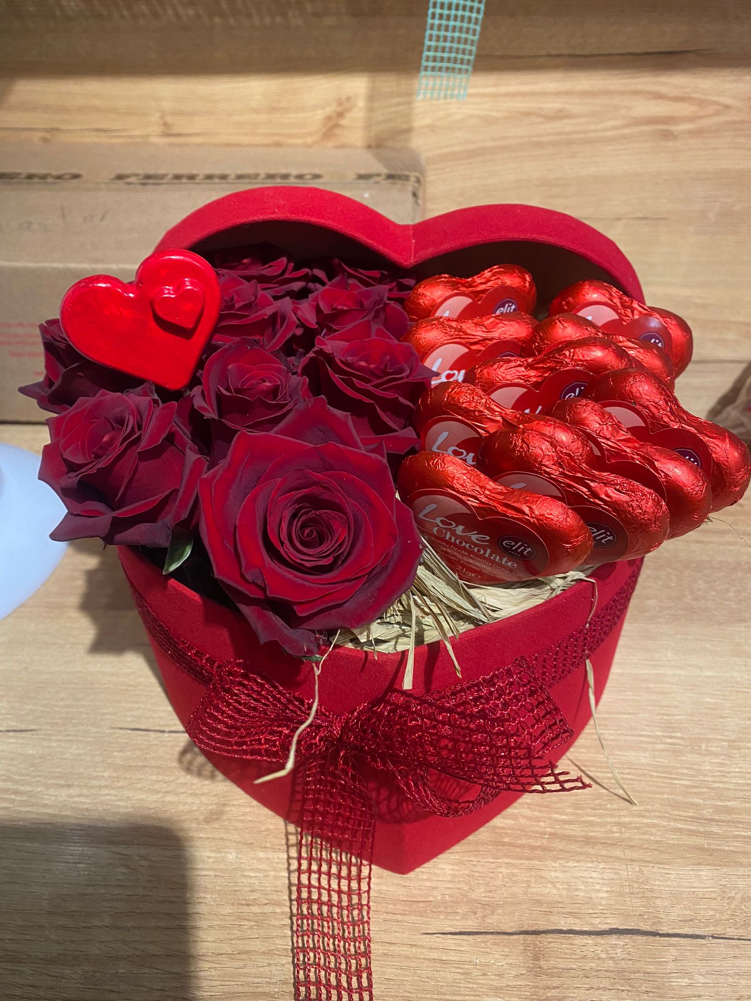 Kalpli Çikolata ve Gül