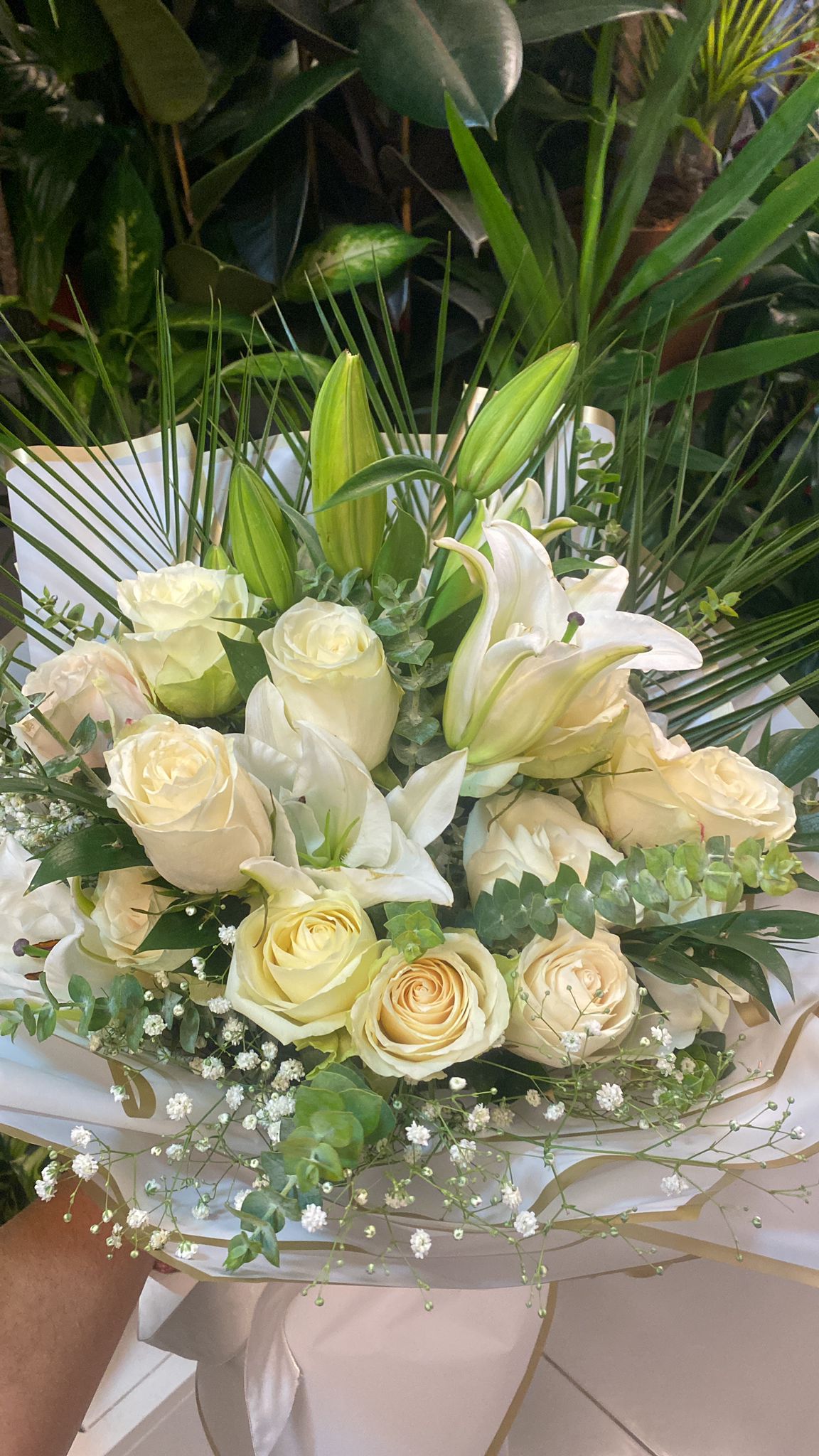 Lilyum ve Beyaz Gül Buketi